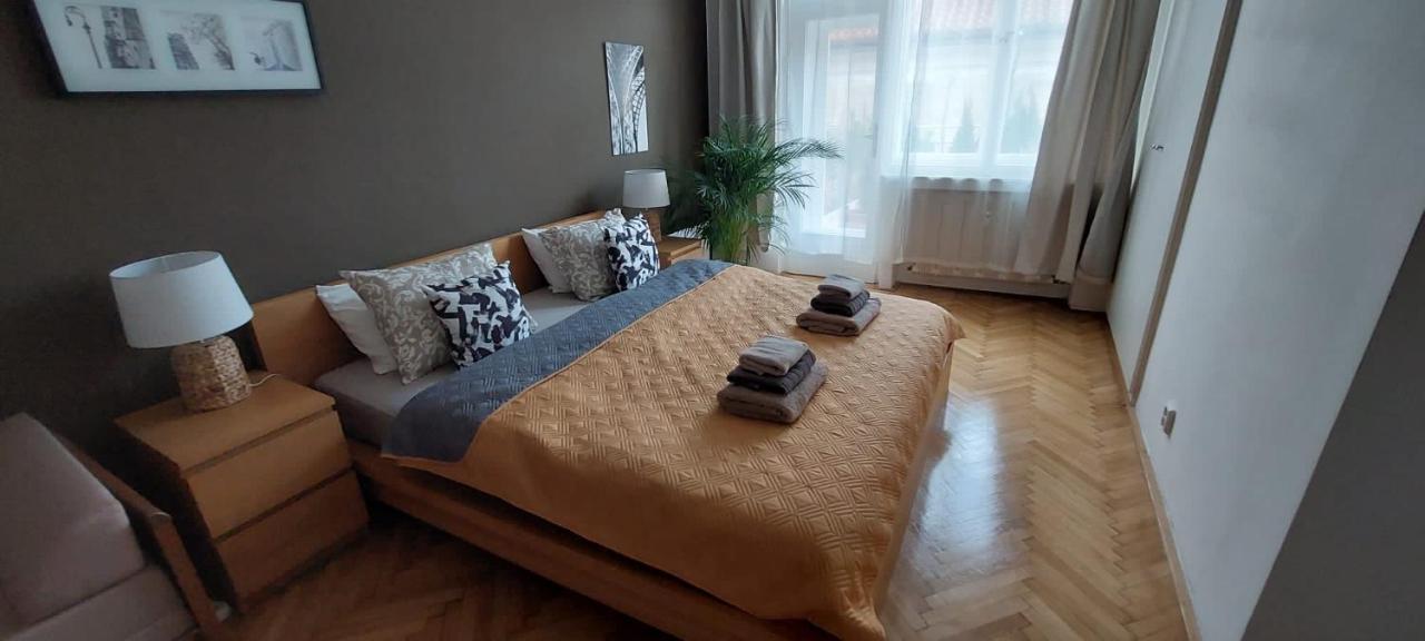 Anenska By Charles Bridge 2 Apartment Prague Exterior photo