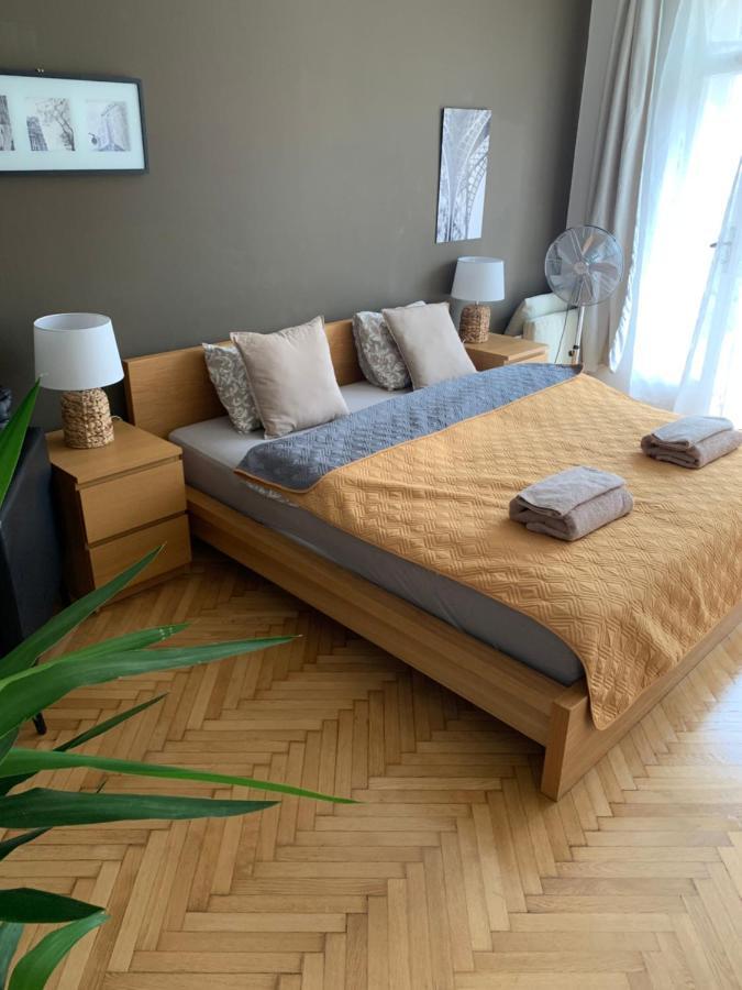 Anenska By Charles Bridge 2 Apartment Prague Exterior photo